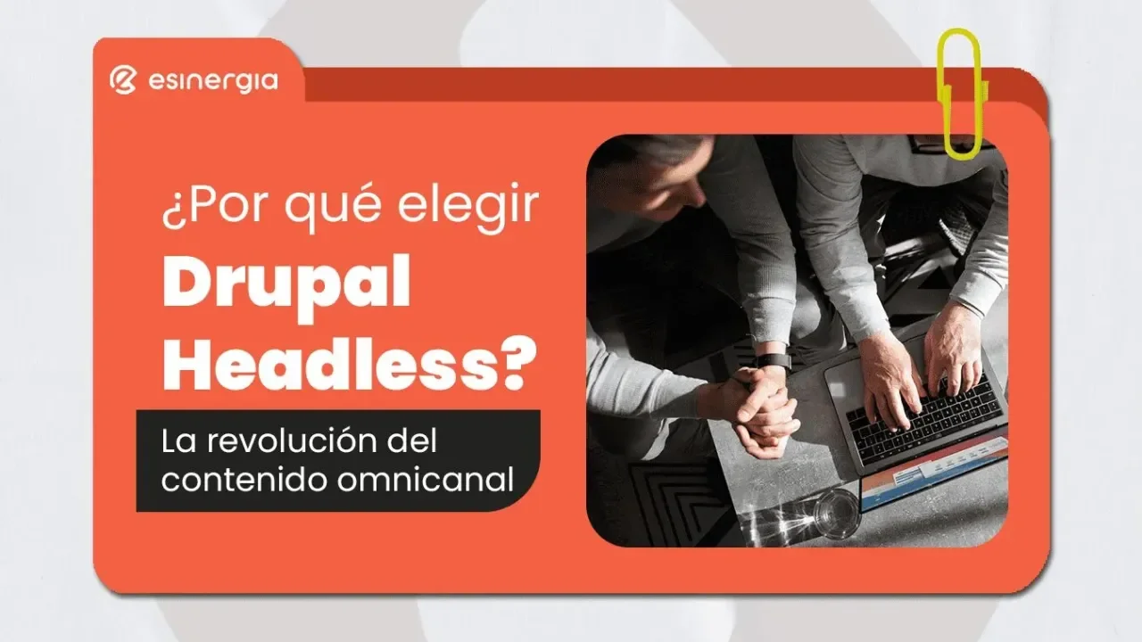 Gente trabajando en computadoras portátiles, vista desde arriba.